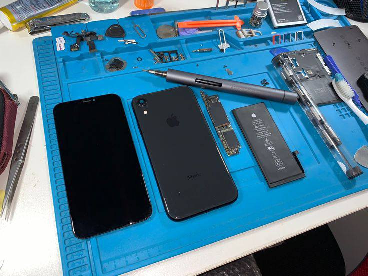 خصم 50% على صيانة الموبايلات 📱🔥
يعلن محلنا عن إطلاق عرض خاص ولمدة محدودة:
🔻 خصم 50% على خدمات صيانة الموبايلات 🔻
يشمل العرض:
✔️ تبديل الشاشات
✔️ تبديل البطاريات
✔️ تصليح منافذ الشحن
✔️ صيانة أعطال السوفت وير
✔️ تنظيف الأجهزة من الأتربة والرطوبة
🔧 خبرة وجودة في العمل
⚡ سرعة في الإنجاز
✅ ضمان حقيقي على الخدمة
لا تفوّت الفرصة…
راجعنا اليوم واستفد من العرض قبل انتهاء المدة.
📍 العنوان: (النصر قرب مطعم رافد مكتب حسين فون)
📞 رقم الهاتف: (***********)
