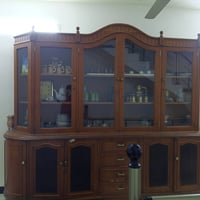 معرض لبيع مستعمل مع غراضه السعر 400 وبي مجال اتصال على رقم 07762491673