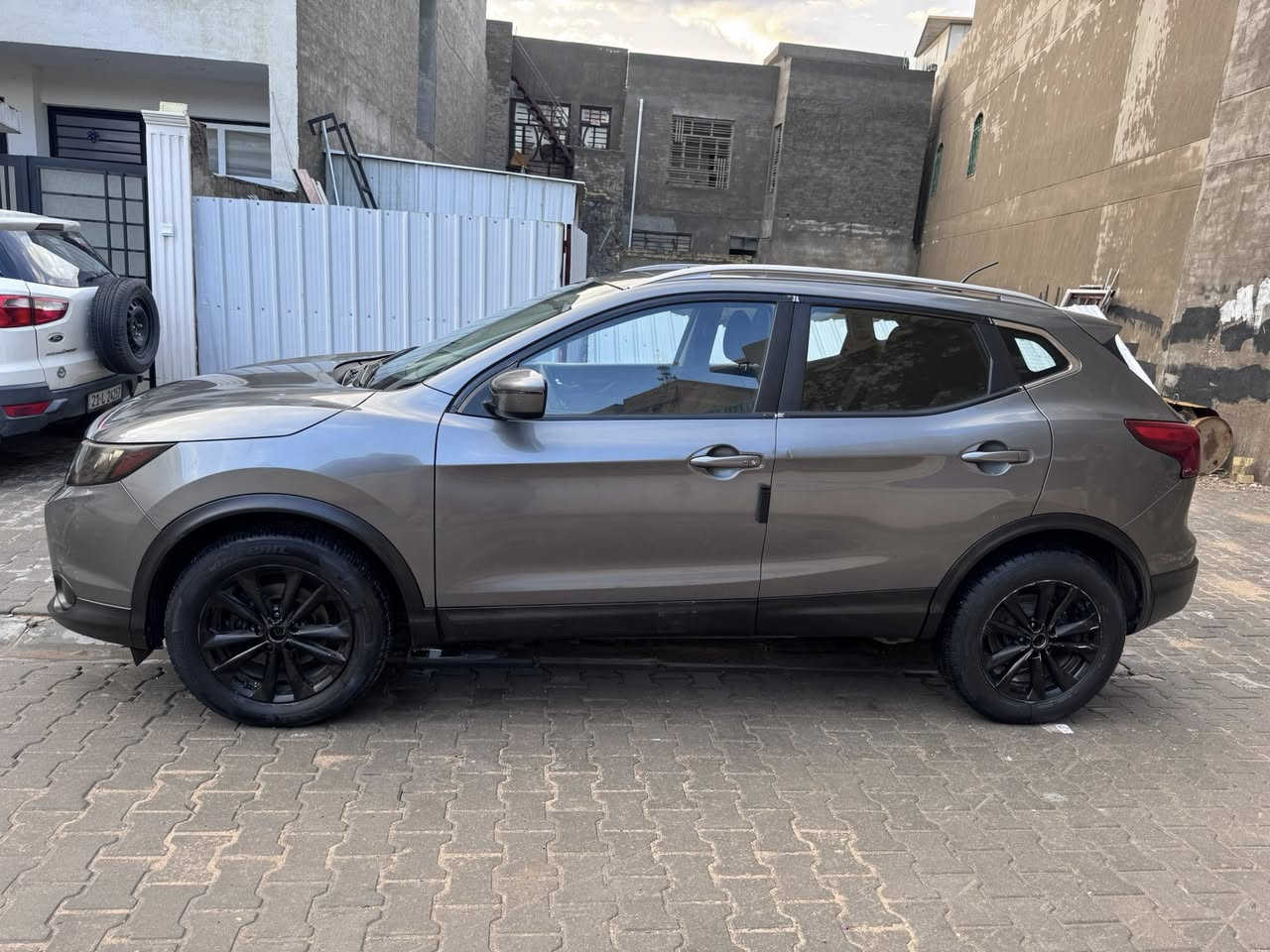 نسيان روج سبورت
موديل ٢٠١٧ 
ماشية تقريبا ١٤٥ الف 
محرك ٢٠٠٠ المرغوب 
نص فول 
بصمه 
اشاير بلمري 
كرسي كهرباء 
كشنات مخمل 
تايرات جدد 
نقطه عمياء 
فول تحكم ستيرن 
لدات زينون اصليه 
بدوون دوانس نهائي  
حادثها جاملغ الخلفي كما موضح بسونار 
السعر ١٢٠ وبيها مجال 
مكان السياره الاعطيفيه 
***********
بي واتساب
