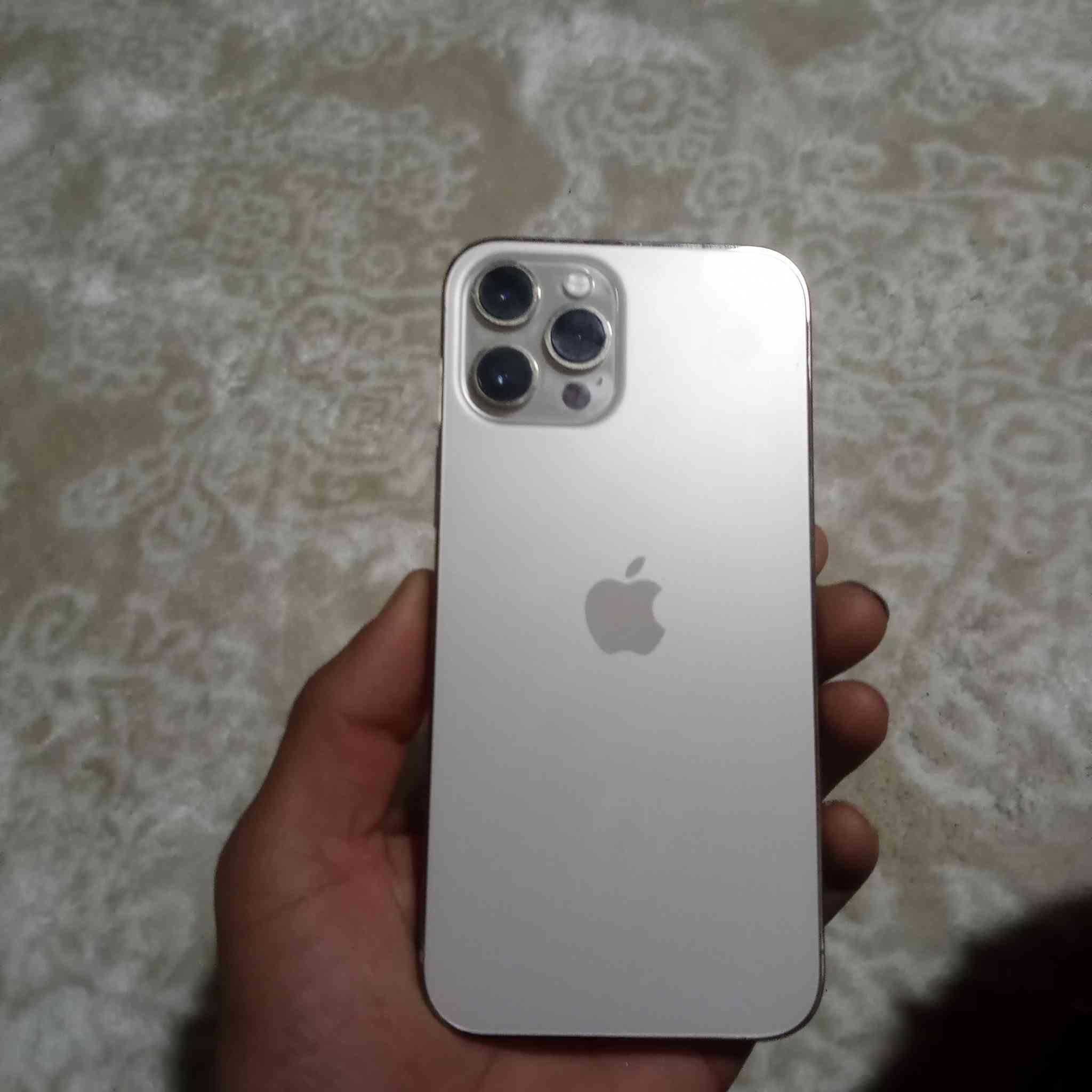 سلام عليكم ايفون 12 برو ماكس 
ذاكره / 256
بطاريه / 93 شويه مرفوعه 
دبل سيم
مبايل كلو بلادي 
نضافه 100
شخط مابي 
السعر / 600 
الاستفسار ***********
العنوان قضاء الحويجه
