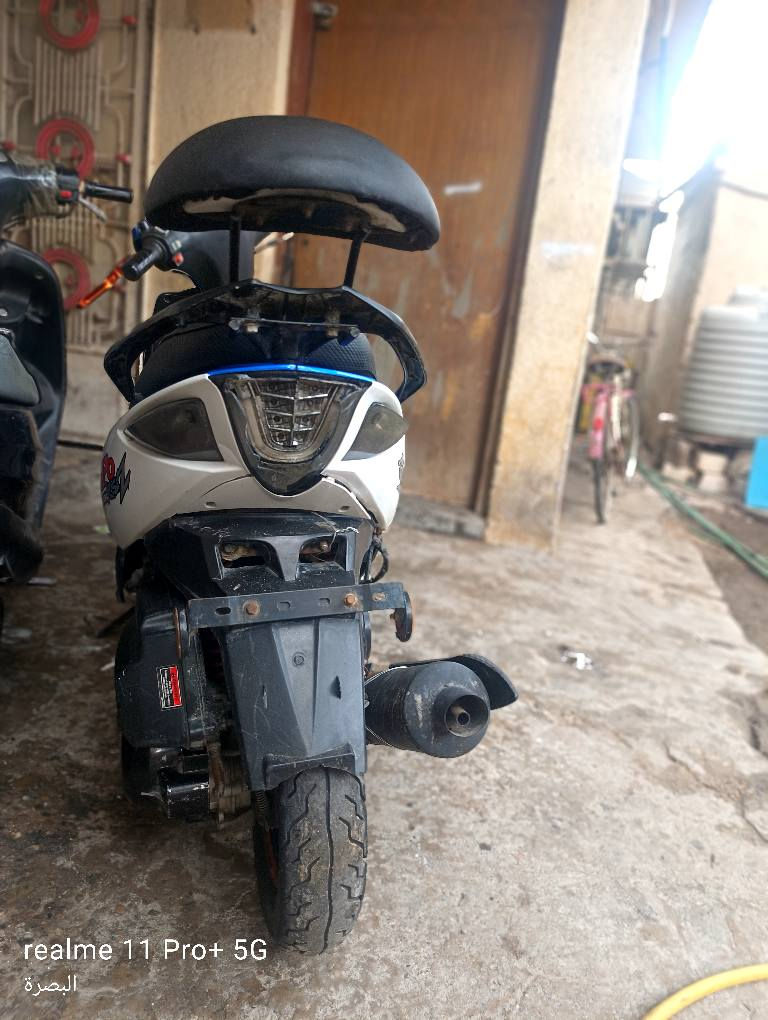 ماكس مضلع صيني للبيع 
دراجه ماتشتغل ماعرف شنو بيها ابيع كوم حديد  السعر 200 مكاني البصره شارع الوفود 
كزوز مكسور + هندر مابيها 
الدراجه مجفته مره وحده + كلشي شغال بيها كهربائيات البصرة, العراق


**إذا كنت صاحب هذا الإعلان وتريد حذفه لأي سبب، رجاءا أرسل رسالة إلى الدعم الفني**