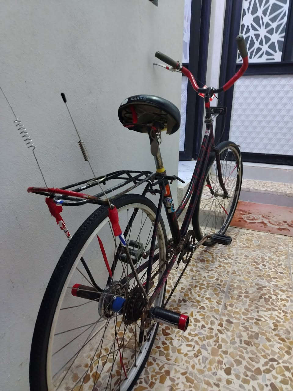 للبيع السعر 40وبي مجال ***********
