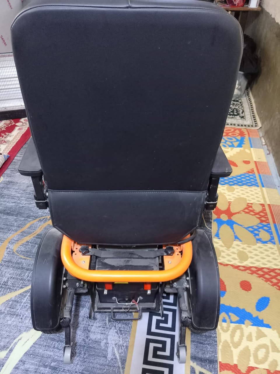 عربانة شحن للبيع جديدة للتواصل ***********
