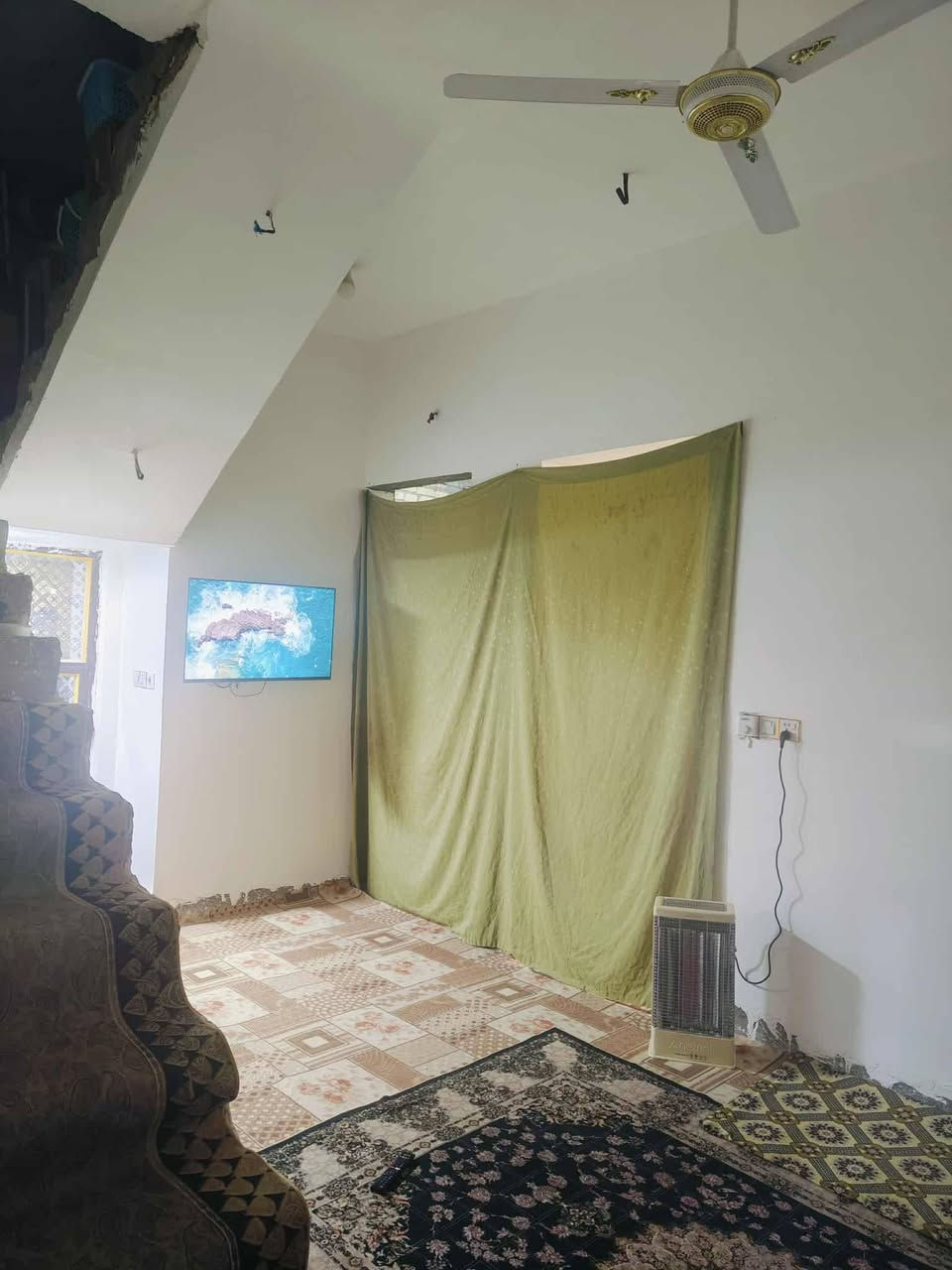 بيت للبيع في مجمع التوحيد العفلوگي بناء حديث وشغل درجه اولى نواقص قليله 
السنيه السياحي قرب سكة القطار
المساحة 100م تفاصيل اكثر اتصال ***********
