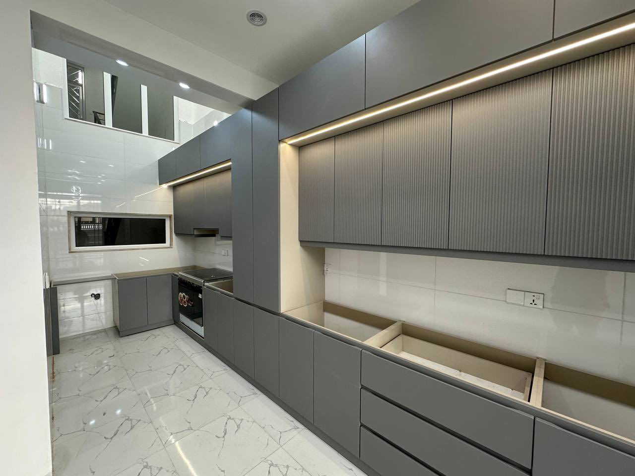 معرض كاكه مروان ..💯
لكافة انواع الابواب القاصة والابواب الداخلية نوع عظم والمطابخ والشبابيك والمحجر
*  تصاميم عصرية تناسب ذوقك واختيارك مع تصاميم حسب الطلب 
*ضمان في المتانة والرصانة والقياس المناسب 
*امان عالي و مقاومة للعوامل الجوية 
#معرض كاكه مروان وجهتك الافضل لبيت استثنائي 🫰
العنوان : الديوانية -طريق الحولي -الجامعة -مجاور فيرست مول  من الساعة 8 صباحا الى 10 ليلا
بأدارة  سجاد الخفاجي 
للتواصل :مراسلة الصفحة او الاتصال 
***********
واتساب ***********
