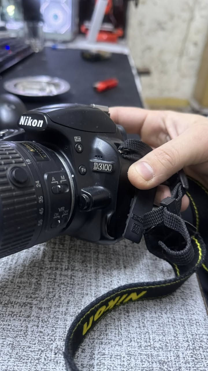 Nikon d3100
كامرة نيكون للبيع نظيفة كل عيب مابيه تحي تفحصها وتچيكها وياها عدسة الاصلية بلادية وياها بطارية وياها ميموري(رام) ١٦ گيگا اصلي وياها جنطة والحزام كامل مكاني كركوك توصيل ماعندي 
سعرها ٢٢٠ الف وبيها مجال بسيط


**إذا كنت صاحب هذا الإعلان وتريد حذفه لأي سبب، رجاءا أرسل رسالة إلى الدعم الفني**