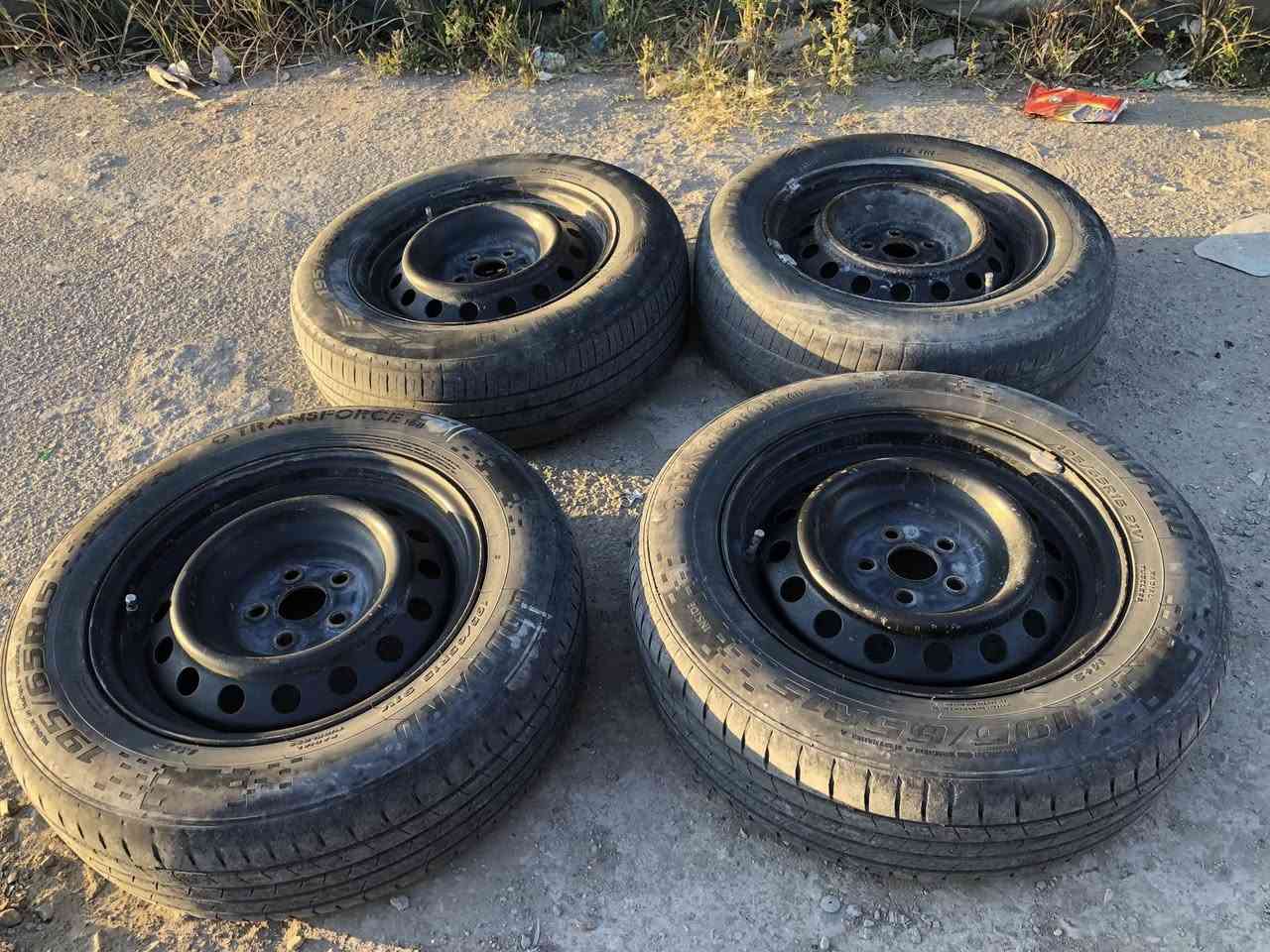 تخم ويل كورلا حجم ١٥ مع التايرات ١٢٥ الف بغداد غزاليه ***********
