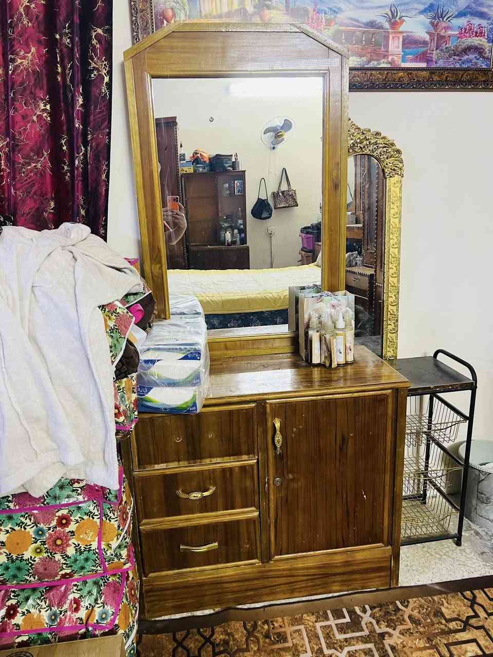 السلام عليكم عندي غرفه عراقيه توصاة مستعمله نضيفه خشب توصاه نجاره مو جاهزه السعر ٥٠٠ المكان بغداد شارع المغرب قرب مستشفى الخيال ‭٠٧٧٦ ٣٧٩ ٧٦٩٥‬
