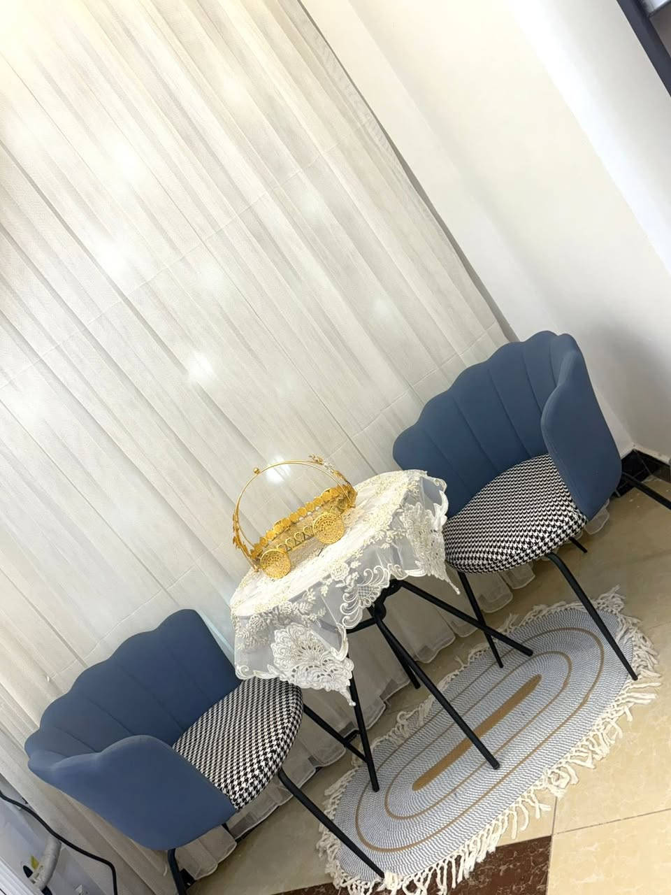 ميز طعام للبيع السعر 175 نضافتة 100‎%‎100 للاتصال على رقم الهاتف ***********
