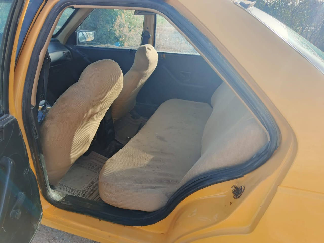 السلام عليكم بيجو بارص موديل 2012/مكينه  وكير خير من الله مجفت قبل شهر وصدر امامي خلفي 70% مصفره هيئة وغرامات تحويل مباشر  سياره خير من لله
السعر 28 وبيهة مجال 
الهاتف (***********
مكاني بابل / المحاويل
