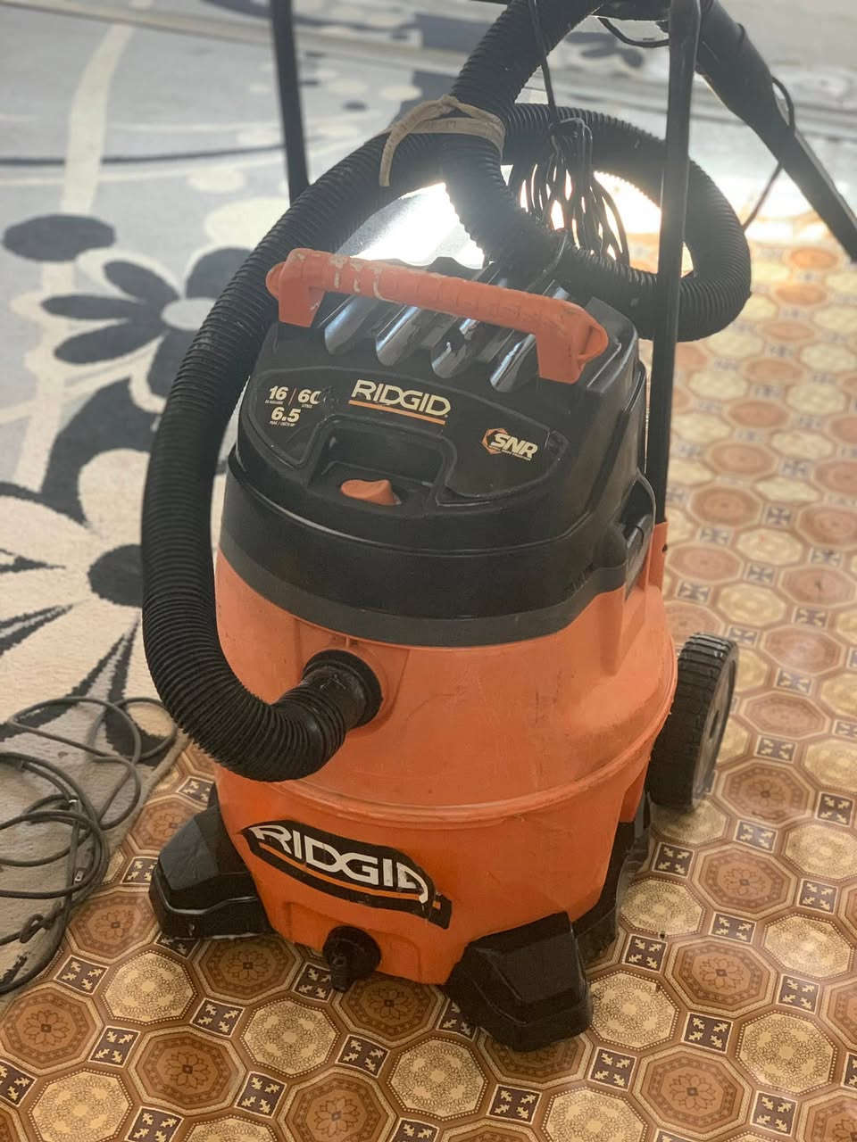 تحياتي للجميع. 
مكنسه رجد امريكي. صناعي.   جدا نضيفه.   
والقوه. لا تسولف عليه.  كامله. معه الصونده. 
كهرباء. ٢٢٠ فولت. 

السعر. ٢٥٠ الف.


**إذا كنت صاحب هذا الإعلان وتريد حذفه لأي سبب، رجاءا أرسل رسالة إلى الدعم الفني**