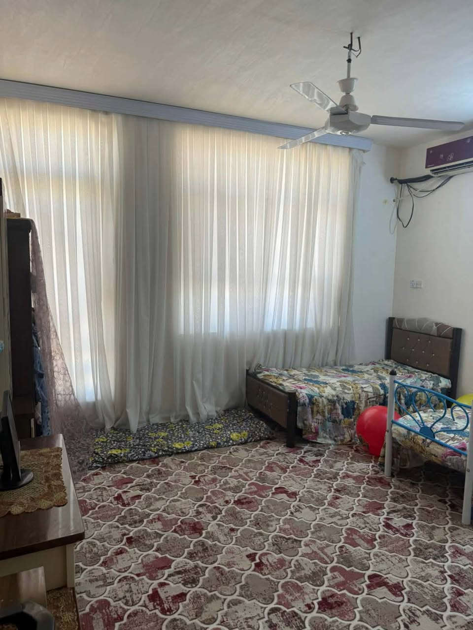 دار للبيع 
العنوان بابل ورديه شارع 30
المساحه 100م
الواجهه 5 م النزال 20م
التفاصيل //بيت بناء حديث 
يحتوي على طابقين 
الطابق الاول.  يحتوي على غرفه نوم وصاله وكلدور ومطبخ ومجمع صحيات
الطابق الثاني غرفتين نوم و
كلدور
البيت عالي جدا على الشارع
السعر. // السعر المطلوب 71
والباقي  19 مطلوب للعقار
التسديد 294 
لاستفسار الاتصال ***********
