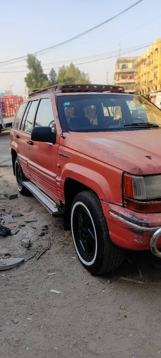 سلام عليكم سياره جيب شيروكي للبيع او مراوس حسب القناعة سياره جاهزة تخم تاير مكينة وكير نعمة من الله ارقام انكليزي كهربائية جاهزة السعر 35 وبيهة مجال ***********
