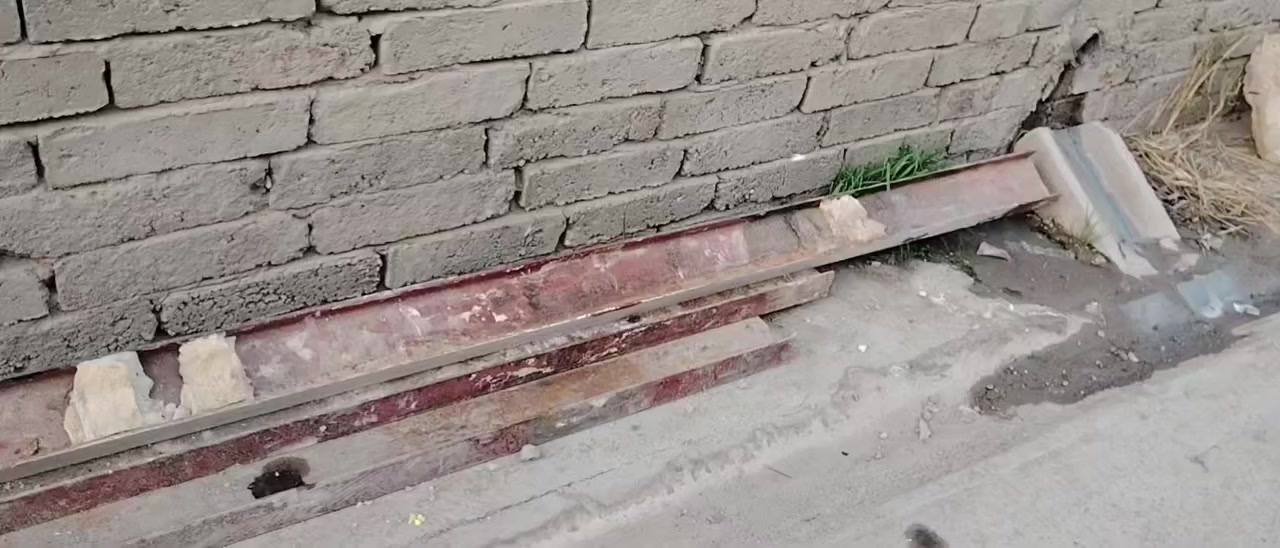 سلام عليكم باب حديد نضيفة سعره 50 شلمان مستعمل نظيف السعر المتر 9 المكان قضاء القاسم الجديدة الرقم ***********
