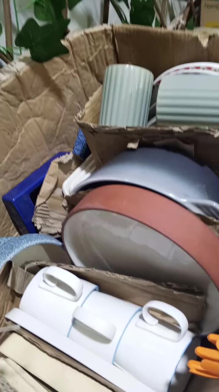 هذني متوفرات سعر كارتون وا.حد. 35
متوفر توصيل لجميع المحافظات العراق مجاني  لحجز واتساب مراسله فقط ***********
