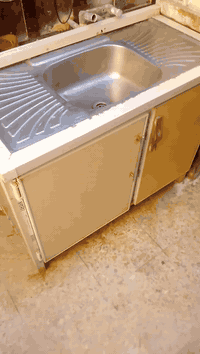 سنك اللبيع نضيف السعر50وابي مجال المكان في جسر ديالى رقم الهاتف 077190...