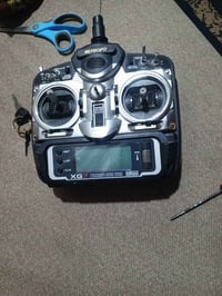 ريموت لاسلكي • ٧ مودات • يحتاج شاحن ١٠ فولت