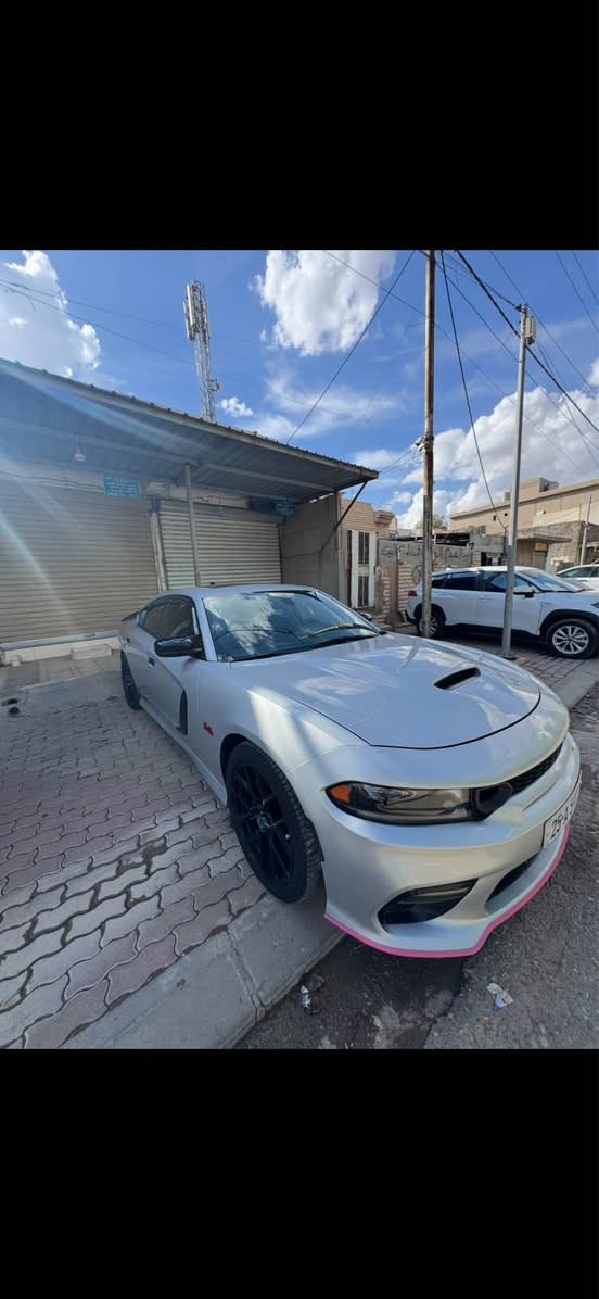 سلام عليكم جارجر سكات باك للبيع 
فول مواصفات 
موديل 2019
بيها جامرلغ سكن خلفي كلير و باب سايق كلير بدون دواخل مكفول حتى من المعجون والبارد فقط كلير 
ربع دينار مصرف ما يحتاج تايرات حدادية كاملة كلها جديد
*********** بغداد, العراق
