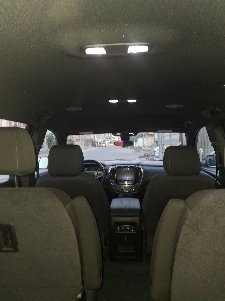 السلام عليكم شوفرليت ترافرس ٢٣Lt بدون رقم تترقم جميع المحافظات عدا الاقليم انا مستورده السياره جديده بون صبغ وتبديل بها تكحيل قليل في خشم البنيد للاتصال ***********
