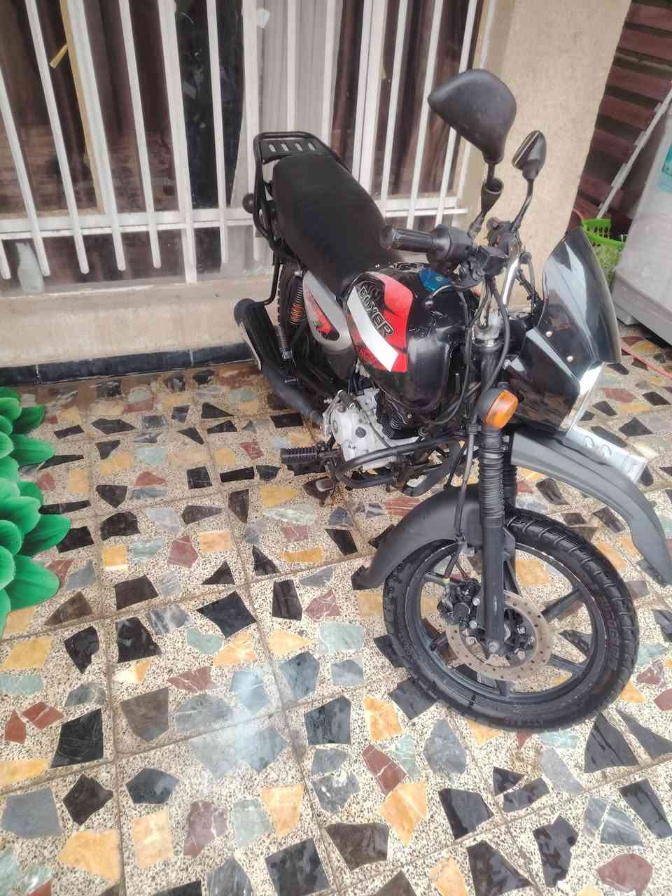 السلام وعليكم بوكسر مديل ٢٣ طالعه بل ٢٤ رقم وسنويه انگليزي بغداد
ماشيه 17K جديده تراي زيرو محرك صبانه ممدوده علي استخدام شخصي مامشتغله دلفري السعر 2100 متوازي عله بيعتهه مكاني بغداد زعفرانيه ***********
