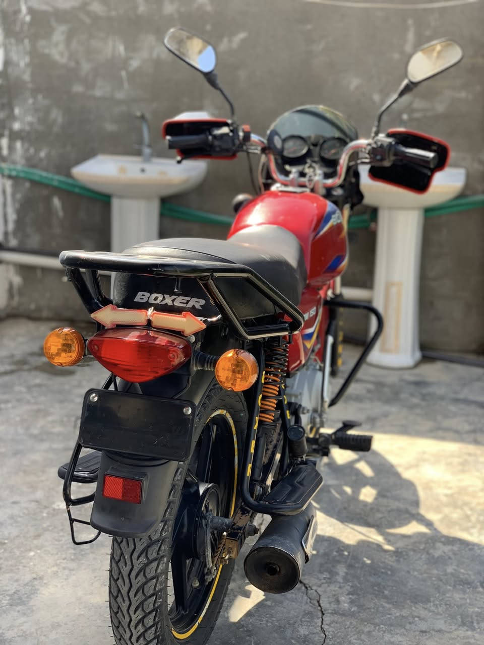 سلام عليكم دراجه بوكسر مديل 21دراجه خير من الله نضافته مثل ماوضح بلصوره عنوان ديالى تقاطع الوجهيه الشراي ينتصل ويدلل ***********
