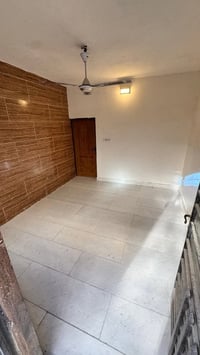 مشتمل للبيع مساحته ٤٢  واجه ٤ الطابق الاول هول ومنطقت حولي ومطبخ وصحيا...