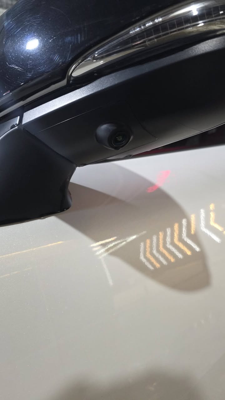 يتوفر كورلا كروس ٢٠٢٥ مرقم بغداد هايبرد مكينة ٢٠٠٠✅️
اخوان السيارة فول فول  (مو نفس الدينعرض مواصفات عادية)
المواصفات:  
مواصفات الاساسية (   صندوق كهرباء ، فتحة سقف ، تبريد قطعتين ،  زنون  ، بلوجكتر ، ٥ كامرات ذكاء اصطناعي تقيس مسافات وتسجل  ، جلد احمر واسود ، فول تحكم استيرن ورادار ومثبت سرعة ، دخول ذكي )

المواصفات الخارجية ( حمالات سقف اصلي ، واقيات طين  ، مطريات ٦ اصلي ، سكوب خلفي ، يدات اسود ختم كورلا كروس، طاسات اسود ختم كورلا كروس ،مري اسود باتمان،اشاير بالمري ،دخول ذكي) السيارة فول كماليات✅️

ملاحظة : السيارة بعدهة بحالة الوكالة ومبدل الهة دهن من تيوتا ساز  واي حادث مابيه   شخص واحد مابيهة 
وعليه طبقة واكس حماية ✅️

المسافة المقطوعة    ٦٠٠٠ كيلو ✅️

للاستفسار  :  ***********
العنوان : بغداد البياع
