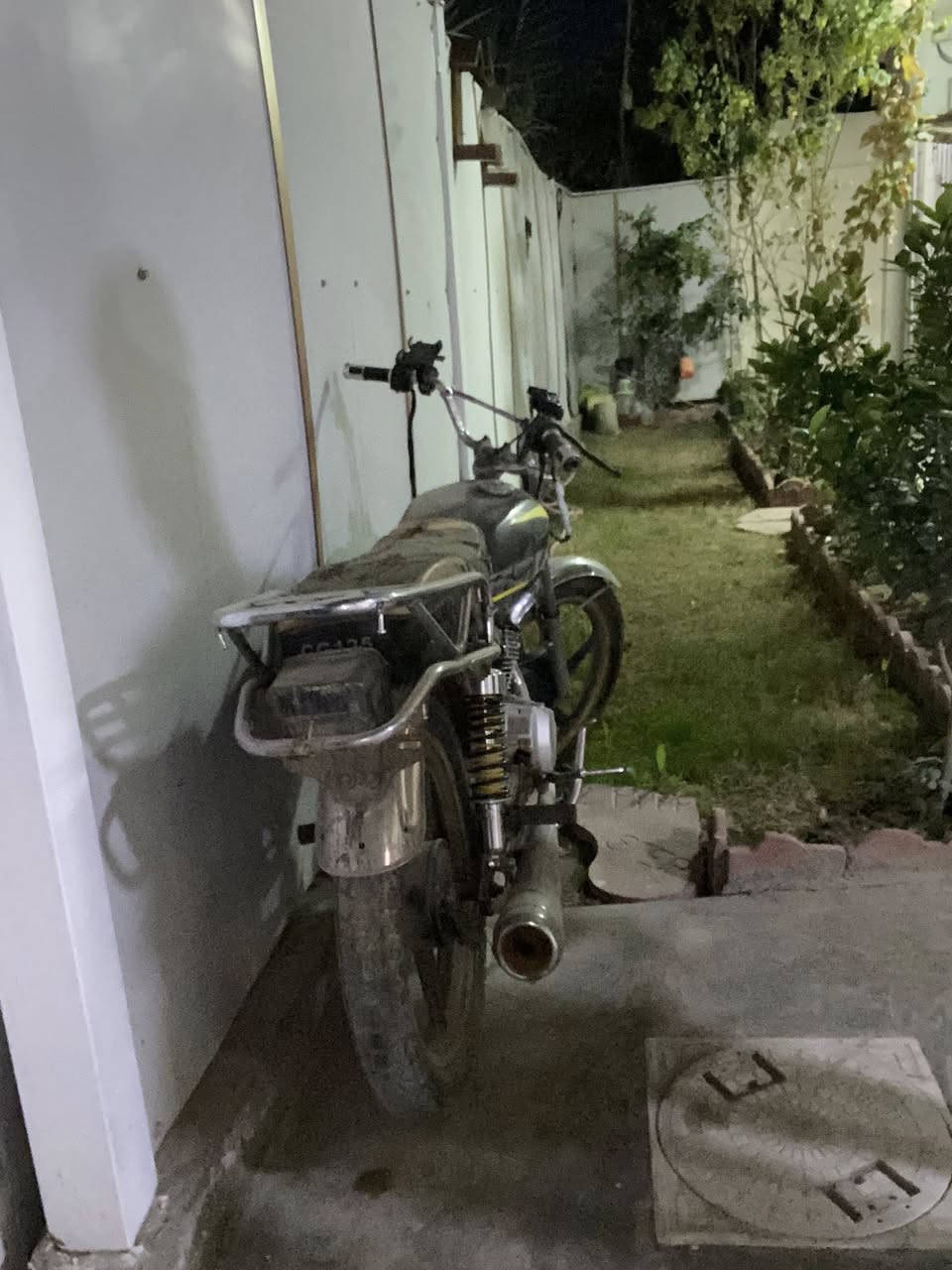 سلام عليكم سيفان للبيع محرك دايوان محركها يخبل بس خلصت بانزين وتاركها صارلي هواي يرادلها ترتيب مكاني عامرية قفلها ٢٠٠ قفل قفل تجي تريد شغلتها انتا وتاخذها تريد تحملها *********** واتساب
