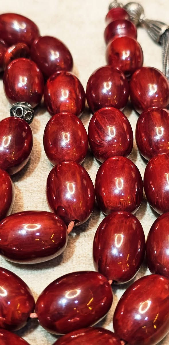 يا الله 
لعيون الغوالي الهواة المميزين تحفه من السندلس الالماني الانتيك من اصل عقود لون نوادر توتي معرق زرف وزرف نظافه تامه وزن ١٣٠ مع الفضه وزن صافي ١٠٥ غرام الحجز والاستفسار مراسله على الخاص يوجد توصيل لجميع المحافظات


**إذا كنت صاحب هذا الإعلان وتريد حذفه لأي سبب، رجاءا أرسل رسالة إلى الدعم الفني**