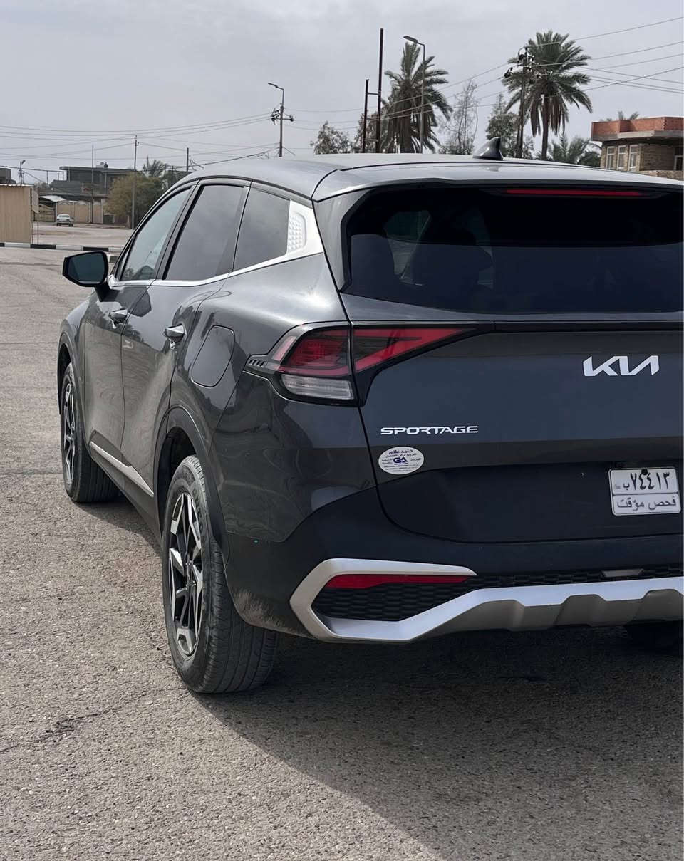 سبورتج LX الحجم الكبير وارد ضرر خشم البنيد فقط بدون ايرباك ولا دواخل ابداً مكينة وكير كفالة ماشيه 40 اي رصعة شخط طخه نقص مابيها دواخل جلد مشمشي تدفئة كشنات حساسات رادار قياده ذاتيه تحديد مسار هندبريك دكمه السيارة استخدام شخصي فقط ارضيات الشركه وياها ودخول جديد السعر 185 وبيها مجال بسيط عنواني بابل الحلة المركز *********** حلة, بابل
