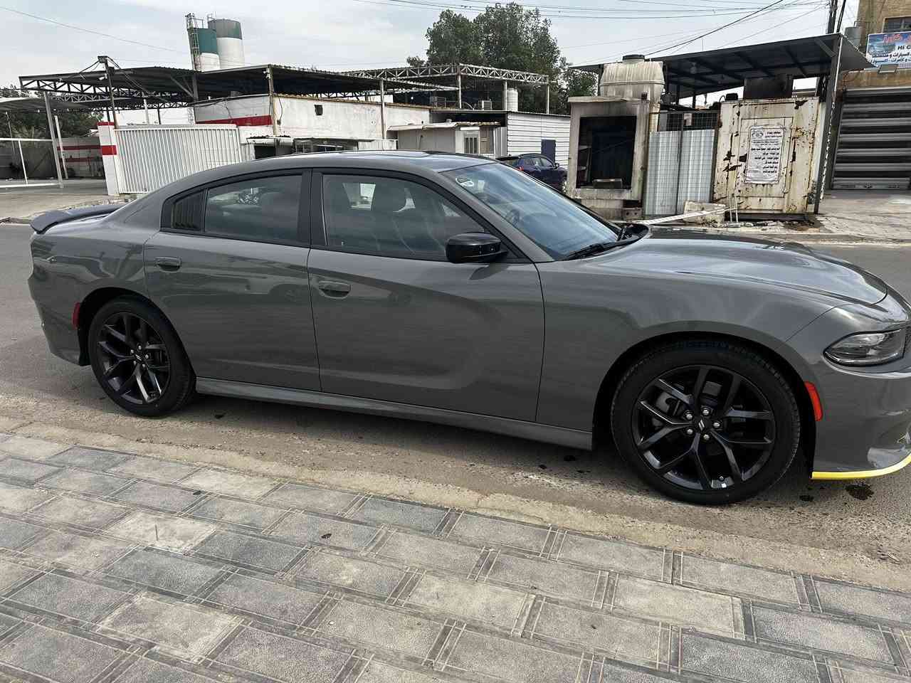 السلام عليكم دودج جارجر 2023 GT plus خليجي وكاله هارلم ماشية 11000كيلو  السياره كفالة عامة السعر 38000$ وبيه مجال المكان بغداد للاتصال ***********
