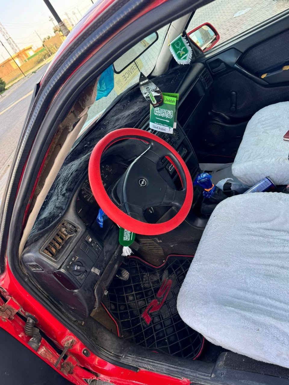 اوبل فيكترا موديل ١٩٩١  رقم كركوك مشروع وطني 
دفتر بنزين بي 
سياره سقف فتحة لايتات زينون محرك بشرط
 سعر 28$ بي مجال  كه ركوك ئسكان
***********
*********** كركوك, العراق
