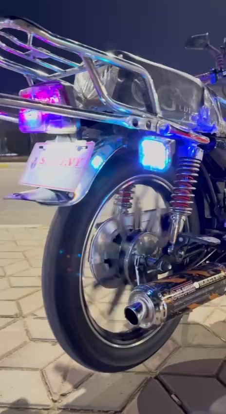 #للبيع
سلام عليكم
دراجه ايراني سيفان موديل 2024
دراجه نضيفه مابيه شخط واحد
دراجه مكفوله من تاير للتاير
محرك بلادي ما مفتوح
نقص براغي مابيه 
السعر 800 بيه مجال للطيبين  .. او مراوس بتايكر حسب القناعه 
العنوان.. الخالديه
الرقم ***********
