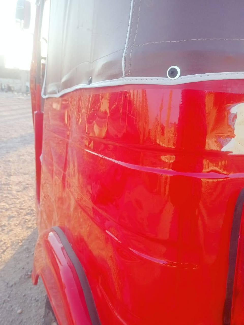 للبيع موديل 17 رقم وسنويه شرط التحويل مكاني بغداد ارشاد السعر 4300 وبيها مجال شي قليل التكتك كبل لشارع ***********
