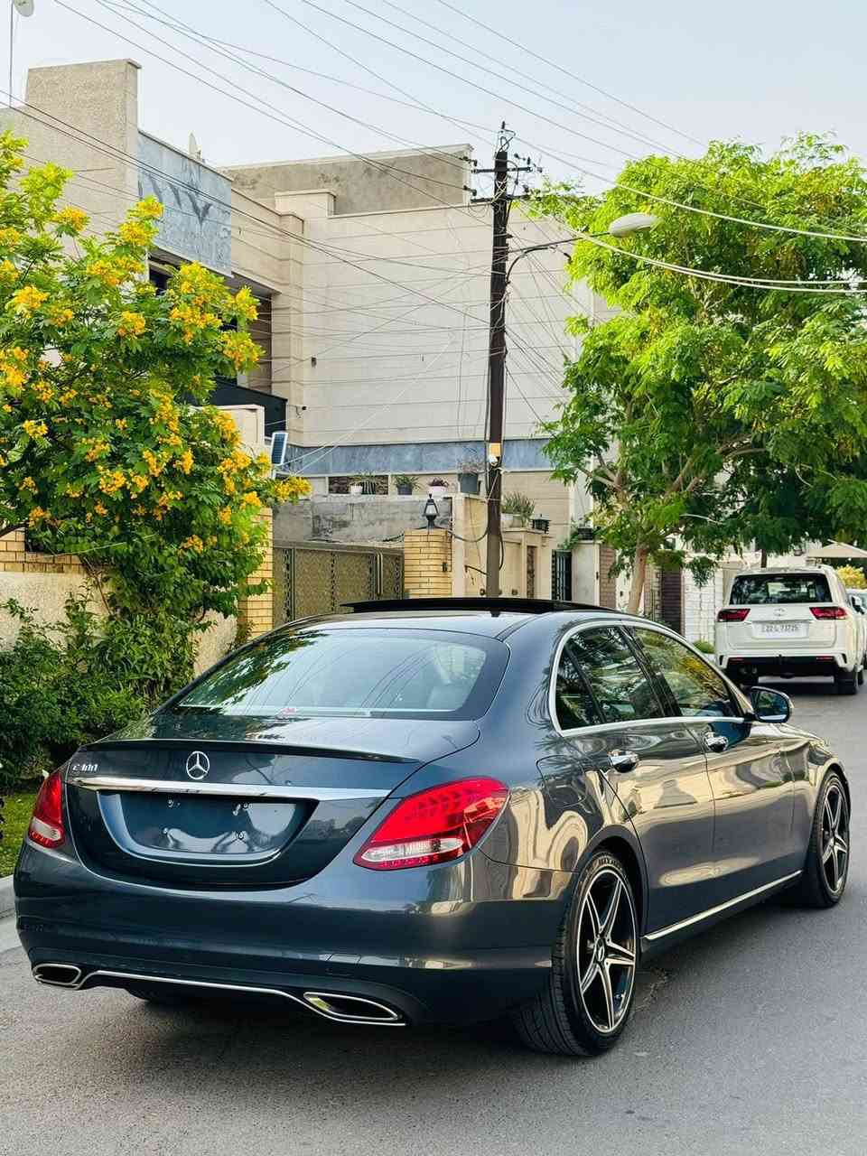 انضف مارسدس C300 موديل 2016 كلين تايتل 
ماشيه قليل 41 الف

فوول مواصفات 
( بانوراما - تحكمات - كشنات كهرباء خزن - تدفئة كشنات ) 
و باقي المواصفات الفول 

رقم سليمانية و السنوية بأسمي تريد تحويل او وكاله .

نضيفة و جديدة انضف C300 ممكن تلكاها محرك كير كل شي جديد

مكانها بغداد - الكرخ
سعرها 23,300 و بيها مجال
للاستفسار ***********
