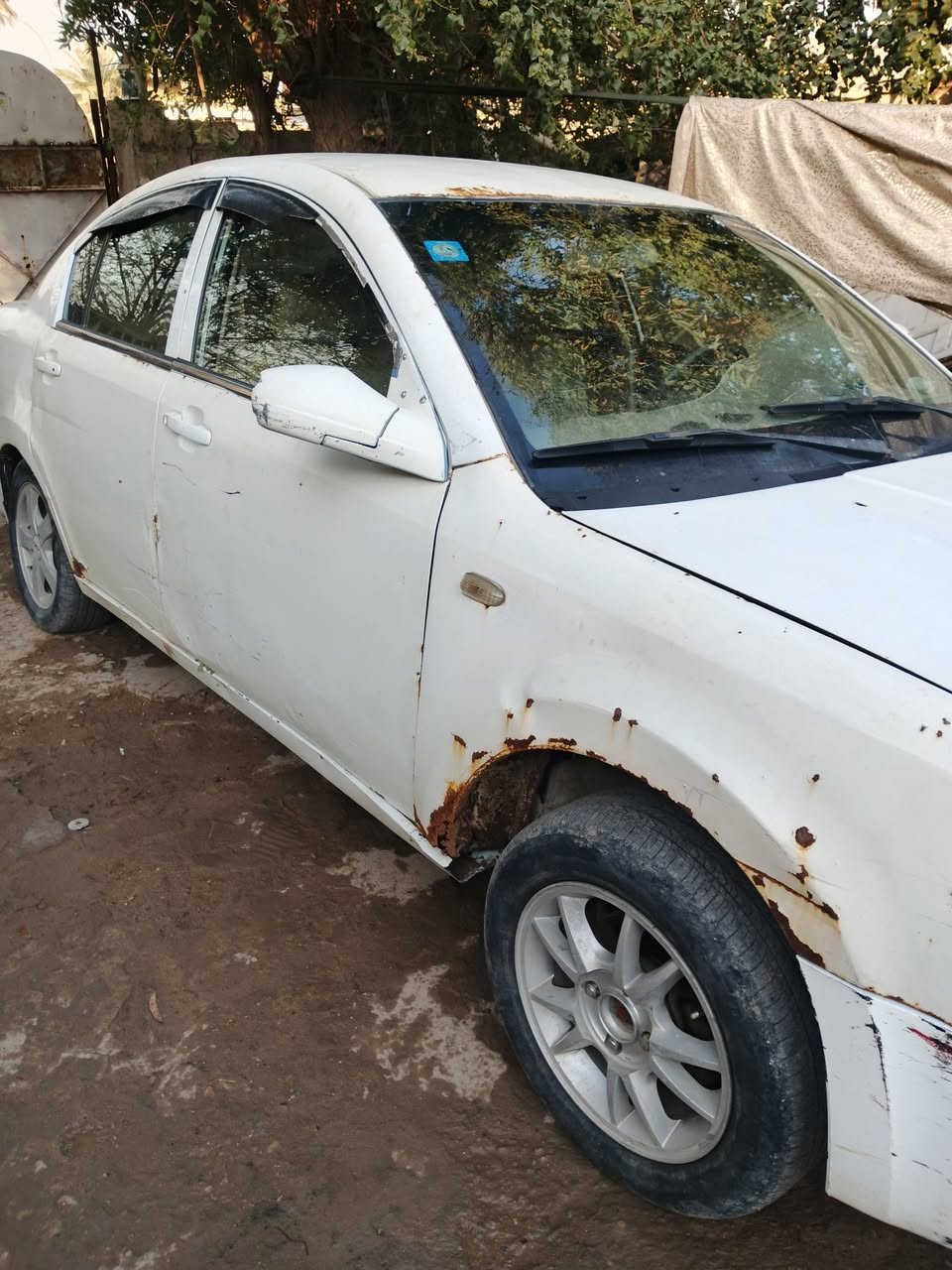 السلام عليكم عيني عندي سياره للبيع سياره نضيفه بيه تلكيط خياسات قليله سياره مكينه وكير نضيفات خير من الله كير اوتوماتيك محرك ياباني نحله رقم بابل خصوصي 
السعر 26ورقه وبيه مجال حك الجيه ***********
