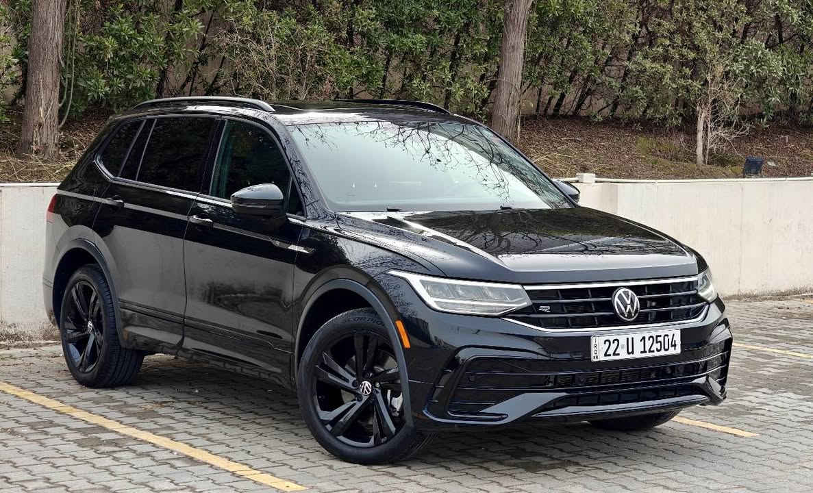 #Volkswagen_Tiguan_SE_R_Line
#BlackTop 2023
#محرك_20_توربو
#ماشيه 29.000 مايل
بانوراما
7 راكب
كشنات جلد وكهربائي وتدفئه
تبريد وتحكمات لمس
اناره داخليه 10 الوان متغيره 
حساسات اماميه وخلفيه
رادارات اماميه وخلفيه وجانبيه
تشغيل عن بعد
الضرر بسيط : باب خلفي جهة السكن 
 بدون كلها سليمه 
جديدة لوك حتى دعاميات بشرط كلشي على البلاد
رقم شاصي:
3VVCB7AX7PM015180
مرقم اربيل كامل شرط تحويل ثاني يوم 
السعر 22.500$ وبي مجال بسيط
العنوان اربيل 
***********
*********** أربيل, العراق
