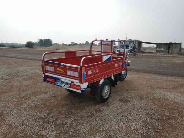 السلام عليكم ستوته للبيع موديل 18 محرك 21 اوراق اصولي كفاله عامه ستوته جاهزه سعر 1350 وبيها مجال المكان بابل الشوملي الرقم ***********
