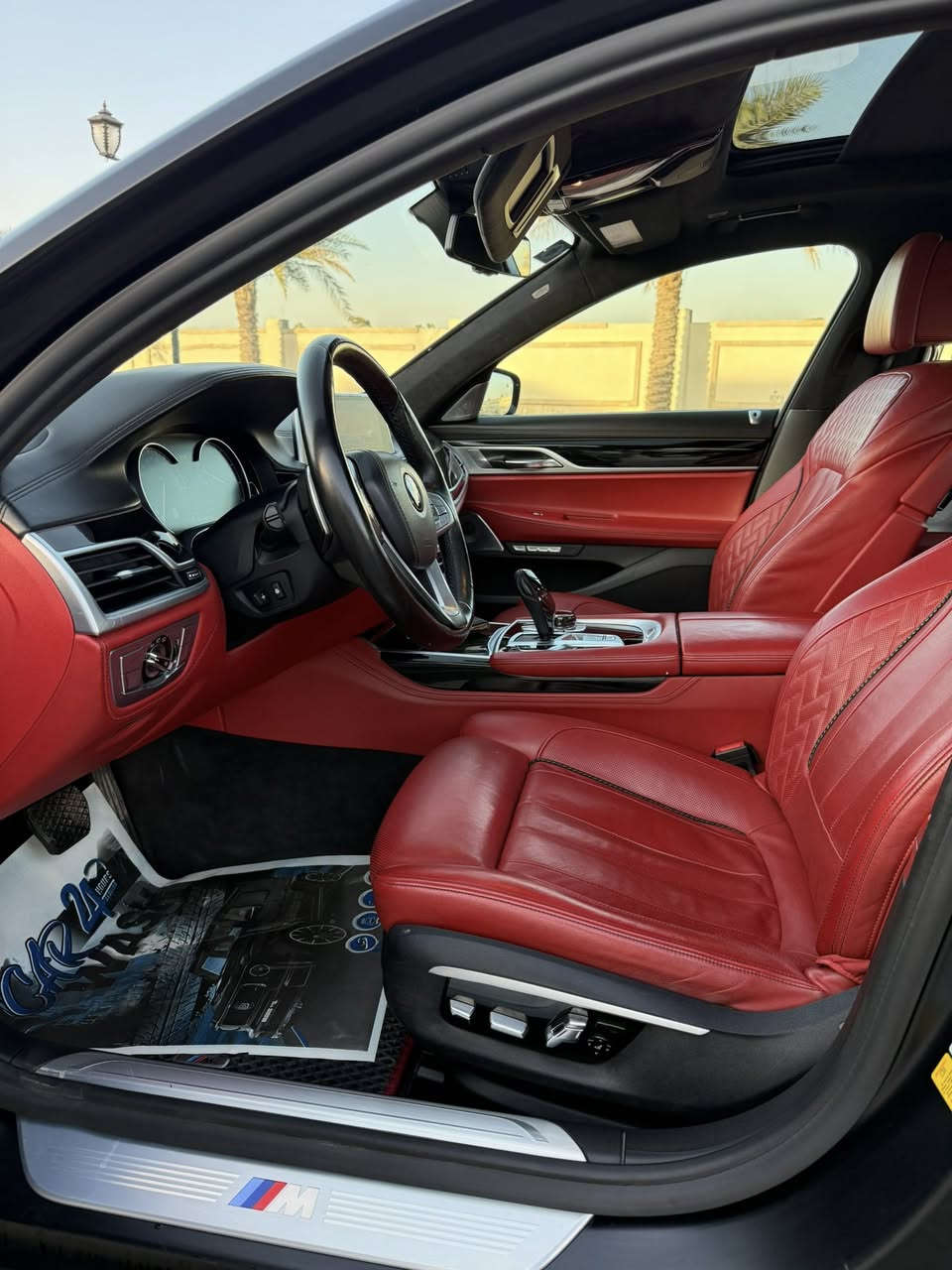 السلام عليكم
للبيع bmw 750i فول مواصفات 
 رقم بغداد الجديد
السيارة بدون ضرر 
2017
 ماشية 92 كيلو
 محرك: V8 Twin Turbo سعة 4.4 لتر
 • القوة: حوالي 445 حصان
 • العزم: تقريباً 650 نيوتن متر
 • 0-100: بحدود 4.5 ثانية
 • جير: أوتوماتيك 8 سرعات ZF
 

المواصفات الخارجية
 • لون أسود مات
     • M Package:  
 • بامبرات رياضية
 • شبك أسود
 • فتحات هواء أكبر
 • رنكات رياضية
 • LED Adaptive Headlights
 • حساسات أمامية وخلفية + كاميرات

الداخلية
 • كشنات جلد أحمر
 • تبريد وتسخين مقاعد
 • شاشة كبيرة iDrive
 • تحكم بالإيماءات Gesture Control
 • إضاءة داخلية Ambient
 • ستارة كهربائية وخشب داخلي فاخر

ميزات الراحة
 • Soft Close للأبواب
 • تشغيل بصمة
 • فتح الشنطة بحركة الرجل
 • عزل ممتاز جداً بالصوت
 • تعليق هوائي مريح

السعر 34,000 $ 
***********
