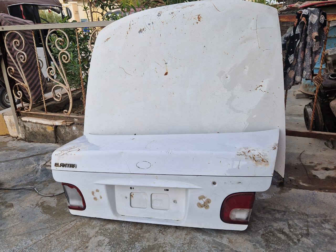 السلام عليكم من رخصة الادمن للبيع اربع بيبان ابيض شرط لا ضربه لا صبغ ولا خياس هنا ويداتهن وكيلونهن وتريشهن كاملات وبنيد وصندوك كامل وزوج فلنجات هنا وطبلاتهن ودعاميه اماميه بيضه وشفت ستيرن ودبلات اماميه وخلفيه ومشط ستيرن جديد هوه والبور كامل ودرمشفتات كاملات مكانهن بعقوبة التحرير *********** شتحتاج خابر وكير هم موجود عادي مال حاويه
