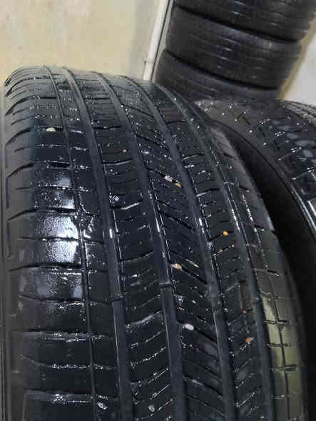 السلام عليكم تايرات عدد 9 حجم 265/60/18 نص عمر مابيهن خالع ابد (قيم وخذ)مكاني صويرة حي العمال رقمي ***********

