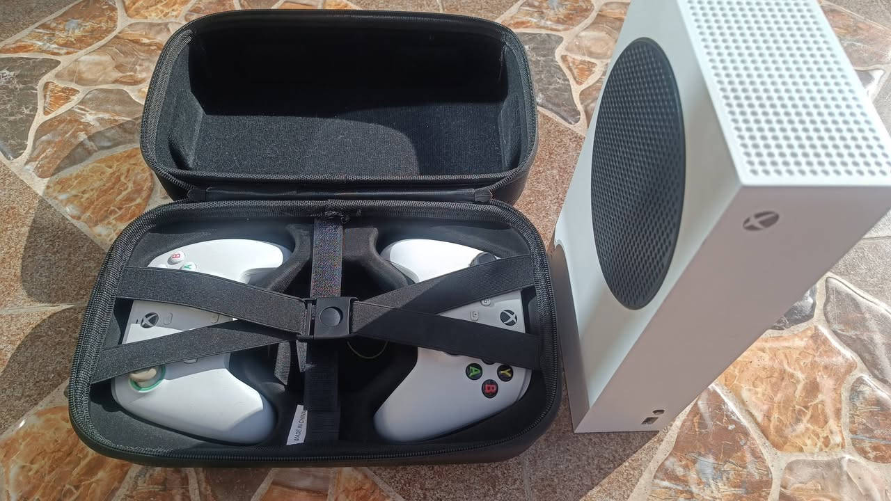 للبيع اكس بوكس سير يس نضيف جدا نضافة 100/100 ويا يدات ثنين وبي 4 العاب مملكة من ضمنهن بلاك اوبس 7 جهاز مال بيت جديد انتاج 22 سعره 365 وبي مجال ***********
