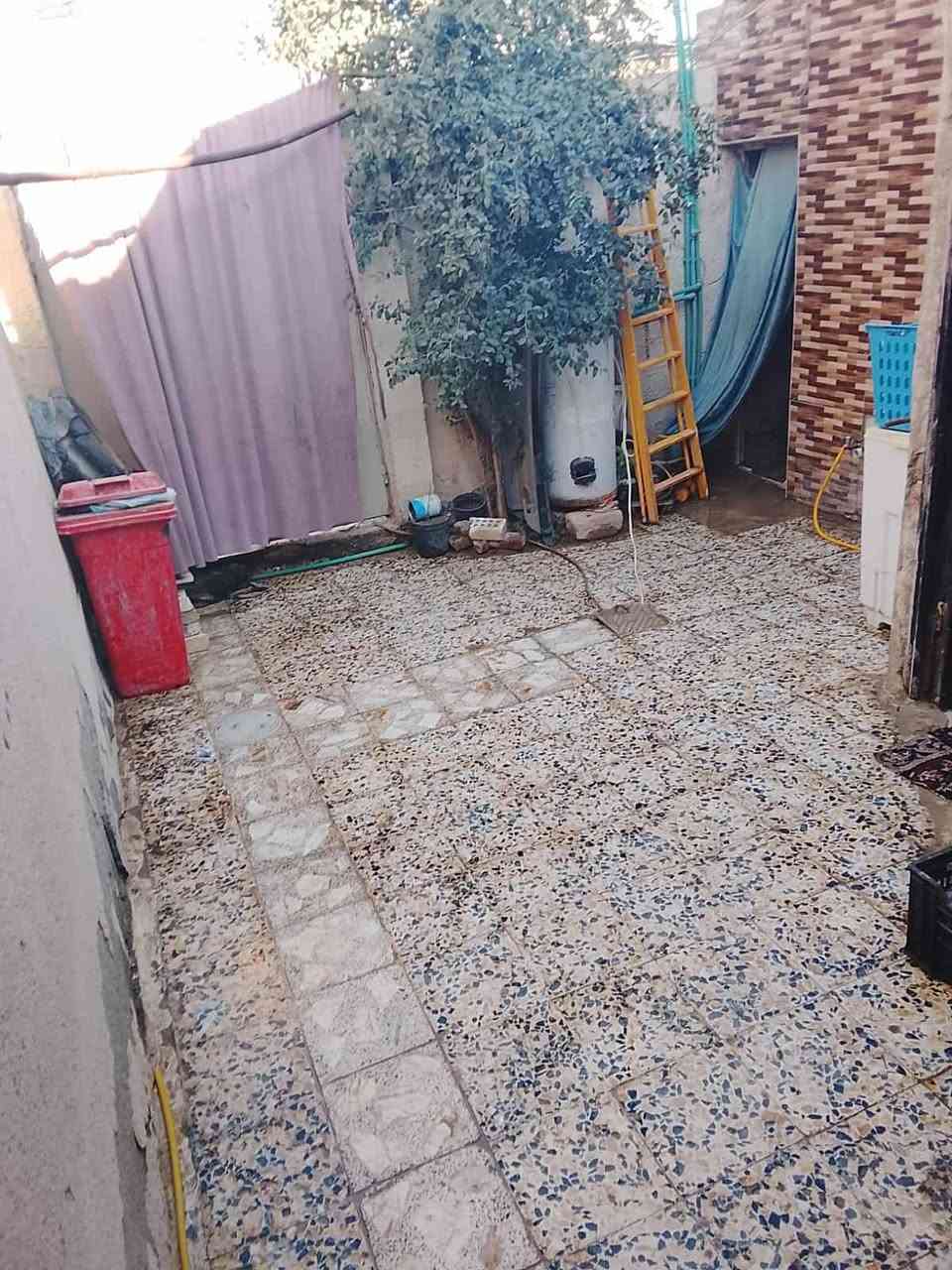 ***********
مساحه 120
يحتوي على غرفتين واستقبال وصاله زغيره ومطبخ واستقبال وطارمة وصحيات عدد 2
