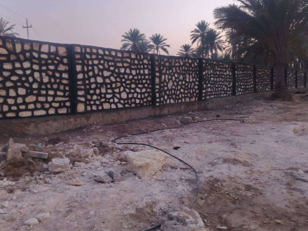 السلام عليكم ابو عمار بناء الحجر داخل النجف وكافه محافظات العراق الاستفسار رقم الهاتف***********
