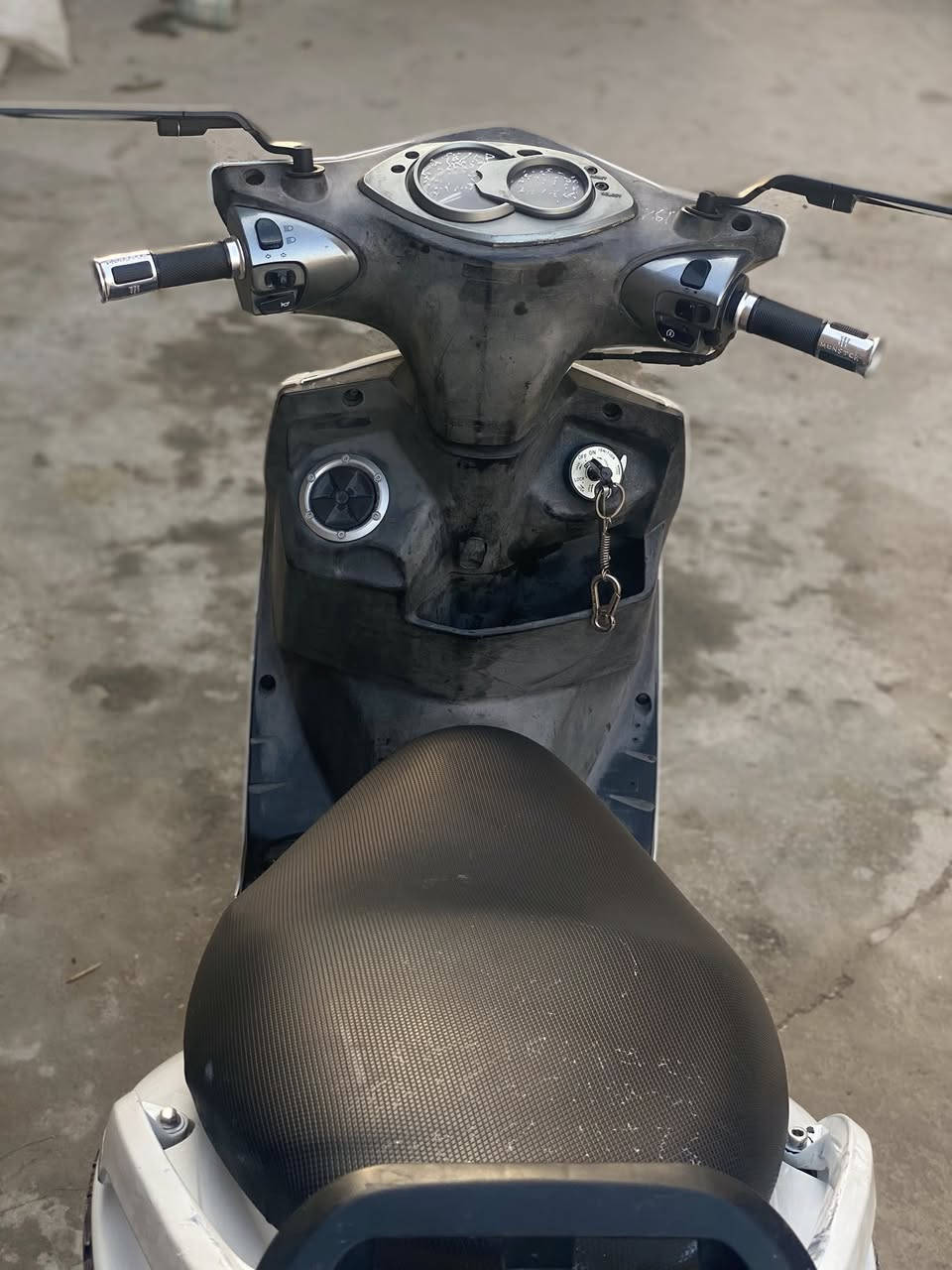 سلام عليكم من رخص الادمن  / دراجه سكنز فحل   للبيع او  مراوس  حسب القناعه  دراجه جديده بمعنه الكلمه ما رمبه   مكينه خرسه   /سعر 850 بيه مجال  /مكاني  المسيب /***********  @
