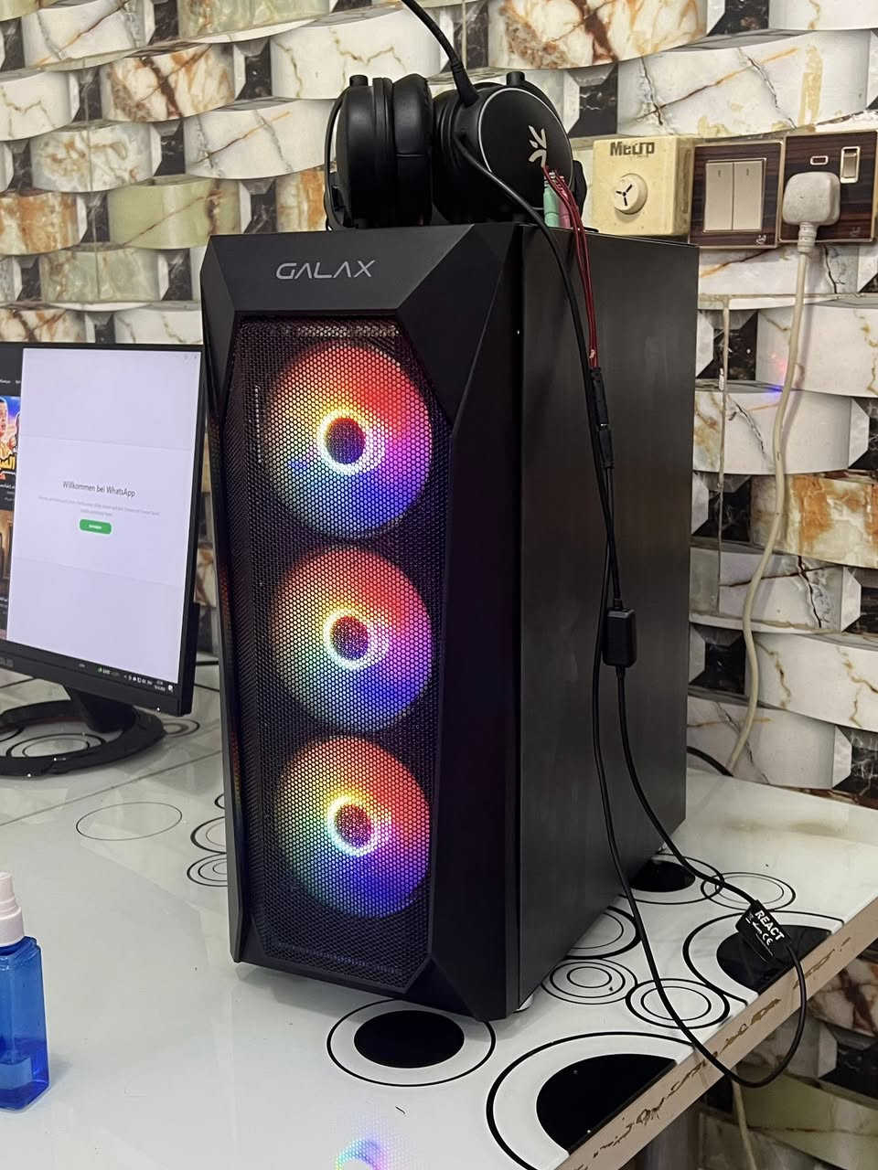 سلام عليكم 
هاي البسي رايد ابيعها طبعا استعمالي عليها اكثر شي قرايه 
المواصفات 

CPU: i5-12400F (جيل 12)
 • GPU: RTX 3060 12GB (Zotac Twin Edge)
 • RAM: 16GB DDR4 2400MHz
 • SSD: NVMe 512GB
 • Motherboard: ASUS Prime B760M-K D4
 • PSU: 650W 80+ Bronze
 • Case: Galax Revolution-05
 • Cooler: DeepCool AG400
 • Monitor: ASUS TUF VG249Q1R 165Hz

Ram rgb  16 قطعتين (8+8)
شاشه asus 1080
165hz

وياها سماعه فانتك كيمنك
كيبوردات ثنين rgb
ماوس هم ار جي بي 
وماوس باد ثنين واحد هايبر اكس ماركة 
وجوستك مال بيسي تربط واير وبلوتوث 
والpc شادلها بلوتوث 
واذا تريد عندي كرسي هم ابيعه وحده هذه 
مكاني بغداد 
بغداد الجديدة 

0770 228 1458
واتساب واتصال
