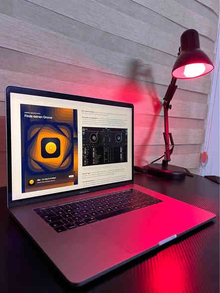 لاپتوپەکئ گەلەک بهئز ئو تەنک ئو راقی بو فروتنئ

لاپتوپ یئ تایبەتە بوکارئن ئەندازیاری ئو پروگرام سازی ئو ديزايني ئو هەمی کارئن روژانە…
لابتوپی شەحنا اصلی یا دگەل، دگەل چانتەی.لاپتوپ گەلەکئ پاقژە بتمامی بئ کئشەیە 100% 

             گرەنتیی بو ماوئ پازدە روژا یا دگەل 

لابتوب راقي للبيع

مناسب للأعمال الهندسية، الألعاب، والبرامج الثقيلة.
يتميز بسعة رام وهارد كبيرة، مع معالج قوي وكرت شاشة عالي الأداء يضمن سرعة وكفاءة في جميع المهام. اللابتوب مستخدم فقط عدة أيام، بحالة جديدة كلياً، lمع الشاحن الأصلي وحقيبة إضافية.
اللابتوب نظيف جداً، مع ضمان 15 يوم.

MacBook pro 2019 💻 

Display /  16-inch Retina (3072×1920, True Tone, P3 color)

Processor /  Intel Core i9 up to 4.8 GHz Turbo Boost 

Graphics / AMD Radeon Pro 5500M + Intel UHD Graphics 630

Keyboard / Magic Keyboard + Touch Bar + Touch ID

Memory / RAM 32GB of 2666MHz DDR4 

Storage / 1T GB  PCIe SSD

Camera / 720p Face time HD camera 

Battery / 🔋4+ hours 

Price: 695$ 
Insta : omed11k
Number : *********** دهوك
