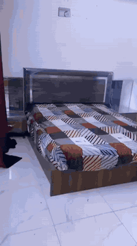 عندي هاي الغرفه للبيع مكاني الشعب السعر 175 الف 07729787678