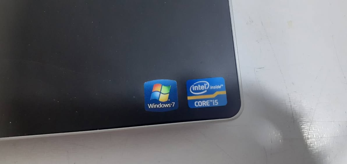 حاسبة DELL ثلاث منافذ يوأسبي منفذ قرص 
جيل الرابع وندوز 7   CORE i5 لدراسة والألعاب الخفيفة
باتر ليثيوم 4 ساعات للشحنة الكاملة
مكان واسط 
رقم ***********
