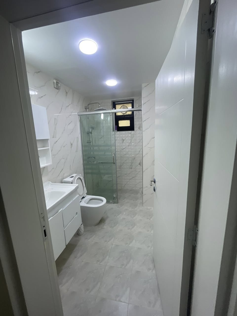 شقه للايجار مجمع دار السلام مؤثثه جديد من المالك حصراًللاستفسار ***********
